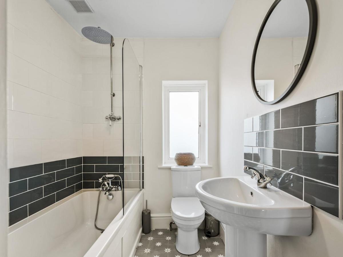 Pass The Keys Appletree Cottage - A Chic Seaside Home And Garden 위트스터블 외부 사진