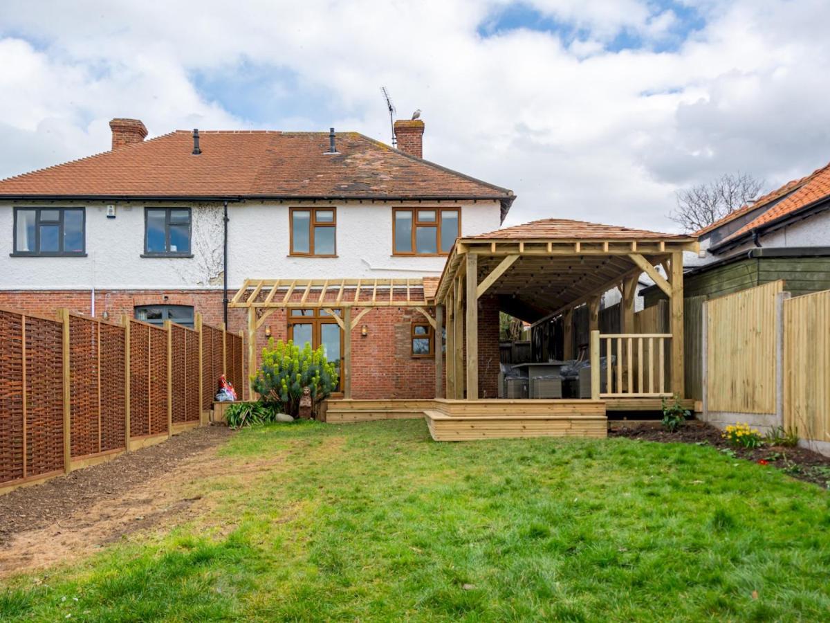 Pass The Keys Appletree Cottage - A Chic Seaside Home And Garden 위트스터블 외부 사진
